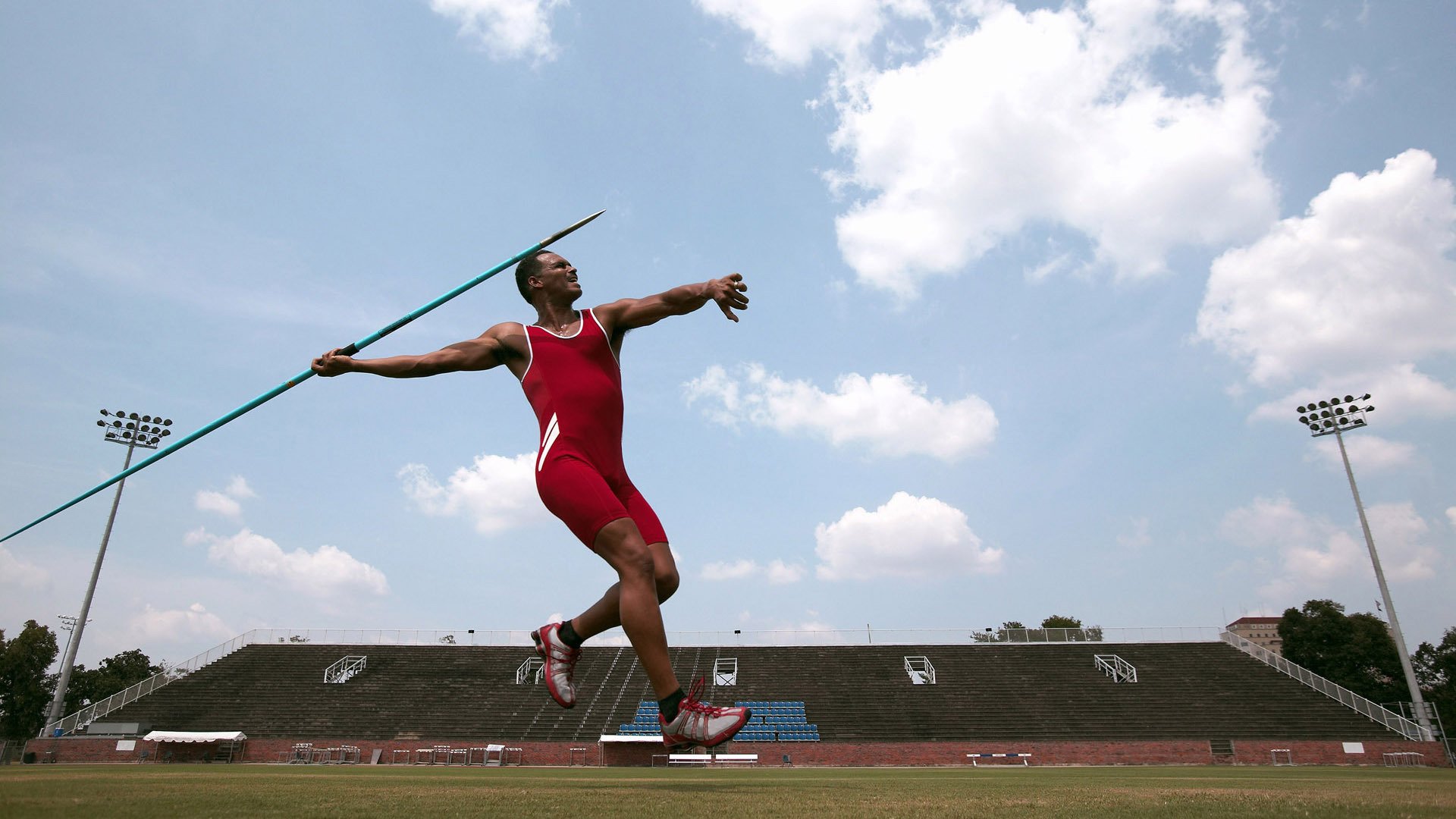 张镇麟隔扣引爆全场被誉为下一个希望之星,张镇麟隔扣外援