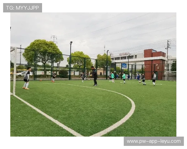 足球俱乐部与教育机构共建青训基地，足球青训俱乐部加盟